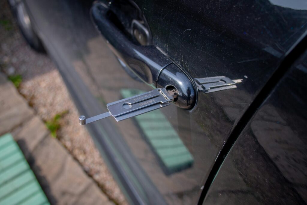 pexels-photo-17124737-17124737 Lockpick in car